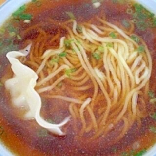 一人昼ごはん！　「ギョーザ入り醤油ラーメン」　♪♪